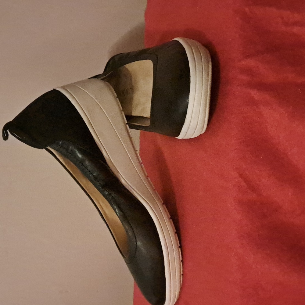 Vionic Jacey Black Wedges